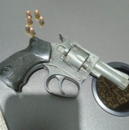 “Motoqueiro Fantasma” é preso por tráfico e polícia encontra revólver na cueca