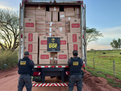 Caminhoneiro é preso com 30 mil pacotes de cigarros contrabandeados