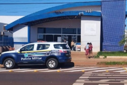 Mulher é socorrida até a UPA apór ser baleada na perna durante discussão