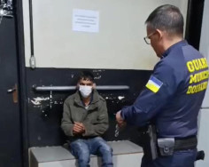 Homem que espancou menino de 3 anos vai continuar preso, decide juiz