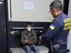 Homem que espancou menino de 3 anos vai continuar preso, decide juiz