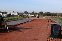 Duplicação da Aziz Rasselen avança ao lado do Parque Antenor Martins
