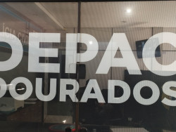 Homens são presos pela PM após furtarem luminárias de jardim em Dourados