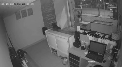 Ladrão furta dinheiro após arrombar porta de marmitaria no Jardim Tropical