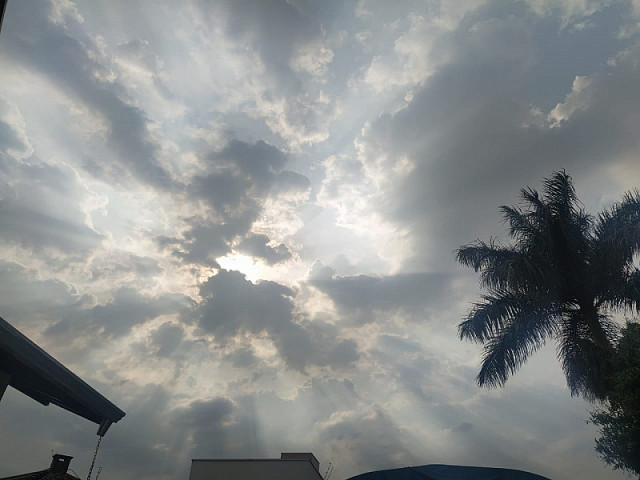 Nebulosidade e pancadas de chuva para esta quinta-feira (Imagem: Dourados Informa)