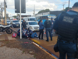 Outro acidente na Coronel Ponciano: carro fica sem freio e atinge motociclista