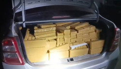 PRF prende motorista com 428 quilos de maconha em carro roubado