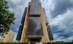 Copom eleva juros básicos da economia para 15% ao ano, a maior desde 2006