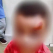 Monitora é flagrada por câmera de segurança agredindo crianças em creche