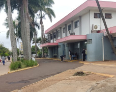 Homem bate moto em caminhonete na fronteira e morre em hospital de Dourados