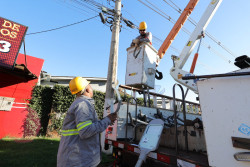 Instalação de luminárias de LED melhora segurança nas principais vias da cidade