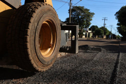 Prefeitura mantém operação tapa-buracos em várias regiões de Dourados