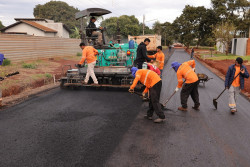 Obra de asfalto e drenagem no Jardim das Primaveras está em ritmo acelerado