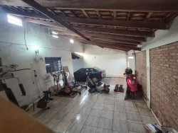 Homem com esquizofrenia surta e mata o pai a facadas em MS