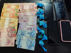 Foragida da Justiça e sua companheira são presas por tráfico de drogas