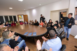 Prefeitura premia escolas vencedoras do concurso de quadrilhas da Festa Junina