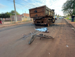 Ciclista de 41 anos morre após ser atropelado por caminhão
