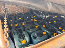 Forças de segurança apreendem 25 mil litros de éter etílico em carreta na fronteira