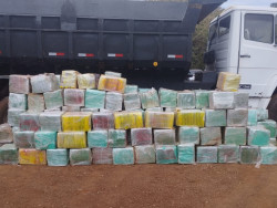 Quase seis toneladas de droga são apreendidas em carga de pedra brita em Dourados