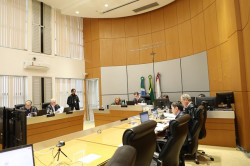 Justiça condena boate por permitir entrada de menores e venda de bebidas alcoólicas