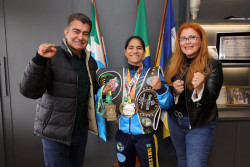 Marçal recebe bicampeã brasileira de Kickboxing que destaca apoio ao esporte