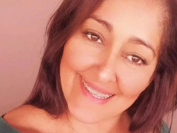 Mulher é morta a golpes de faca e filho é procurado pela polícia como principal suspeito