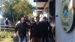 Rapaz confessa que matou a mãe com 5 facadas e é levado para Glória de Dourados
