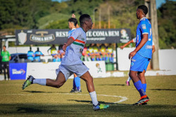 Com gol no fim, Naviraiense bate Ivinhema e entra na zona de classificação no Estadual Sub-20