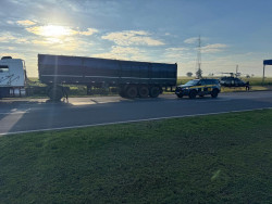 Carreta com fardos de maconha é apreendida entre Amambai e Caarapó