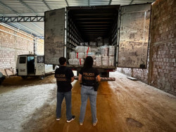 Polícia Federal apreende carga ilegal e prende 5 em flagrante em barracão do contrabando