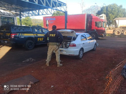 Dois homens são presos pela PRF com 411,5 quilos de maconha em MS