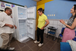 Prefeitura entrega Tendas da Leitura, livros e geladeira para a Rede Municipal de Ensino