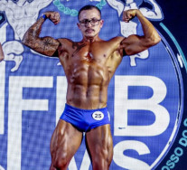 Veja o vídeo: fisiculturista bate moto em caminhão e morre em MS