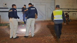 Polícia investiga se assassinato na fronteira foi "encomendado"; atirador está foragido