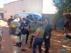 Investigação sobre duplo homicídio na fronteira chega a depósito de carros roubados