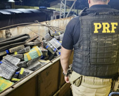 PRF apreende quase 9 toneladas de maconha em caminhão que saiu de MS