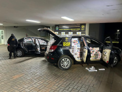Homens são presos com carros lotados de cigarros contrabandeados do Paraguai