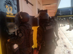 Preso é ferido a tiro na PED e pente-fino encontra pistolas e até granada