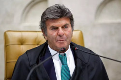 Fux diverge, mas Primeira Turma confirma tornozeleira para Bolsonaro