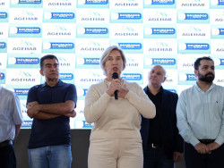 Prefeitura entrega escritura de imóveis a 250 famílias de Dourados