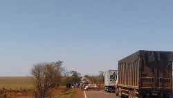 BR-163 bloqueada devido as manifestações (Imagem: PRF)