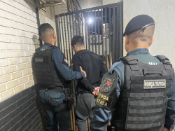 Usando tornozeleira, homem é preso com droga e pistola 9 milímetros em condomínio