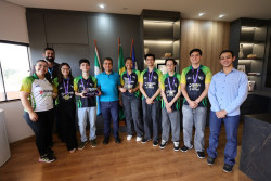 Escola de Dourados é destaque em competição de robótica nos Emirados Árabes