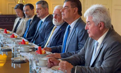 Senadores brasileiros buscam diálogo sobre tarifas impostas por Trump