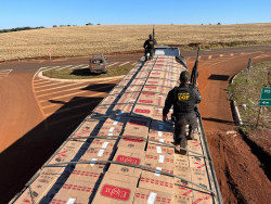 Carreta levava 50 mil pacotes de cigarros contrabandeados do Paraguai