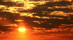 Primeiro dia de agosto começa com sol e algumas nuvens, mas sem chuva