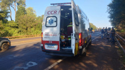 Ciclista é socorrido em estado grave após ser atropelado por caminhão na BR-163