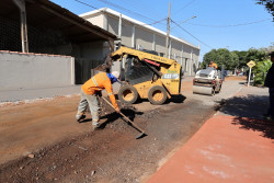 Importante via de Vila Vargas passa por recuperação asfáltica