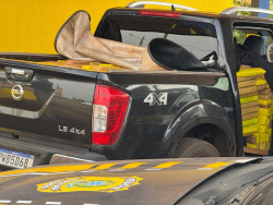 Homens são presos pela PRF com caminhonete lotada de maconha