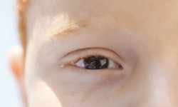 Cartilha sobre saúde ocular na infância orienta pais e professores